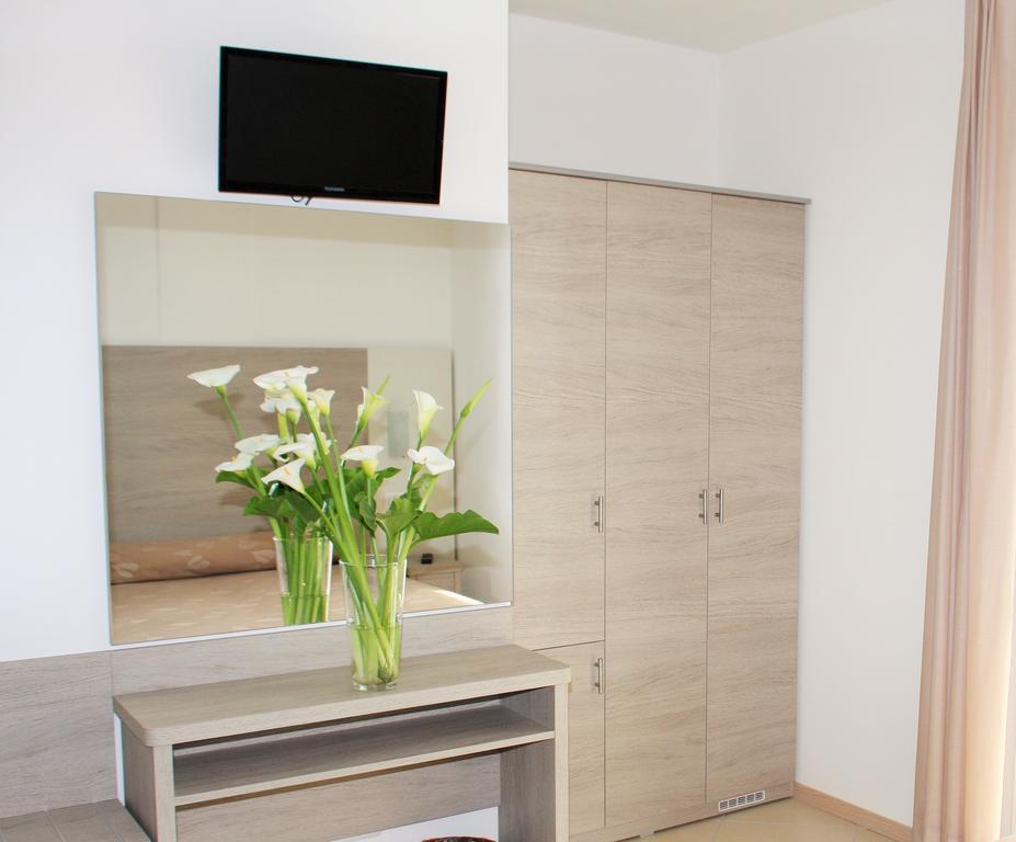 Hotel Villa Enea Каттолика Экстерьер фото