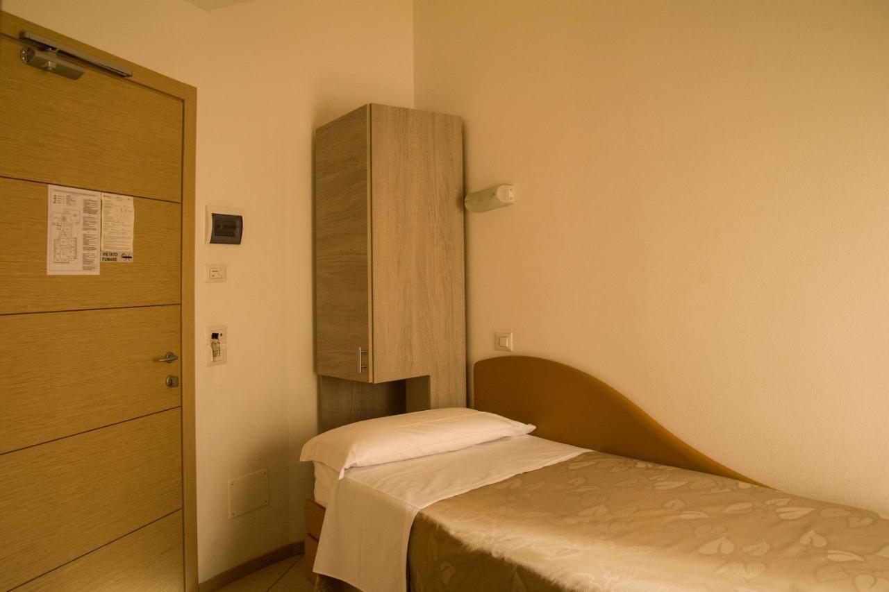 Hotel Villa Enea Каттолика Номер фото
